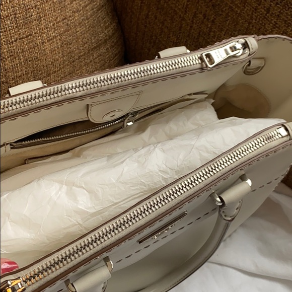 Authentic pre-owned Prada bag excellent condition - Picture 5 of 10